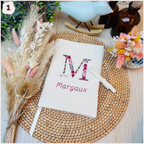 Protège carnet de santé personnalisé - Monogramme fleuri Happy Chouquettes