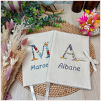 Protège carnet de santé personnalisé - Monogramme fleuri Happy Chouquettes